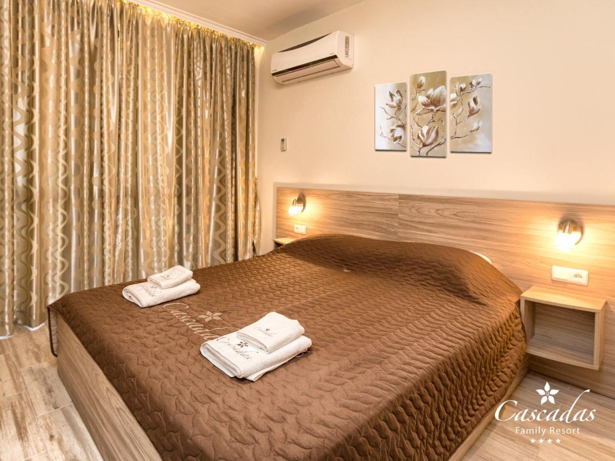 Aparthotel Cascadas Family 4*