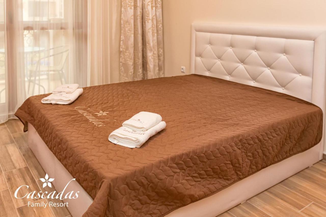 Cascadas Family Aparthotel 4*