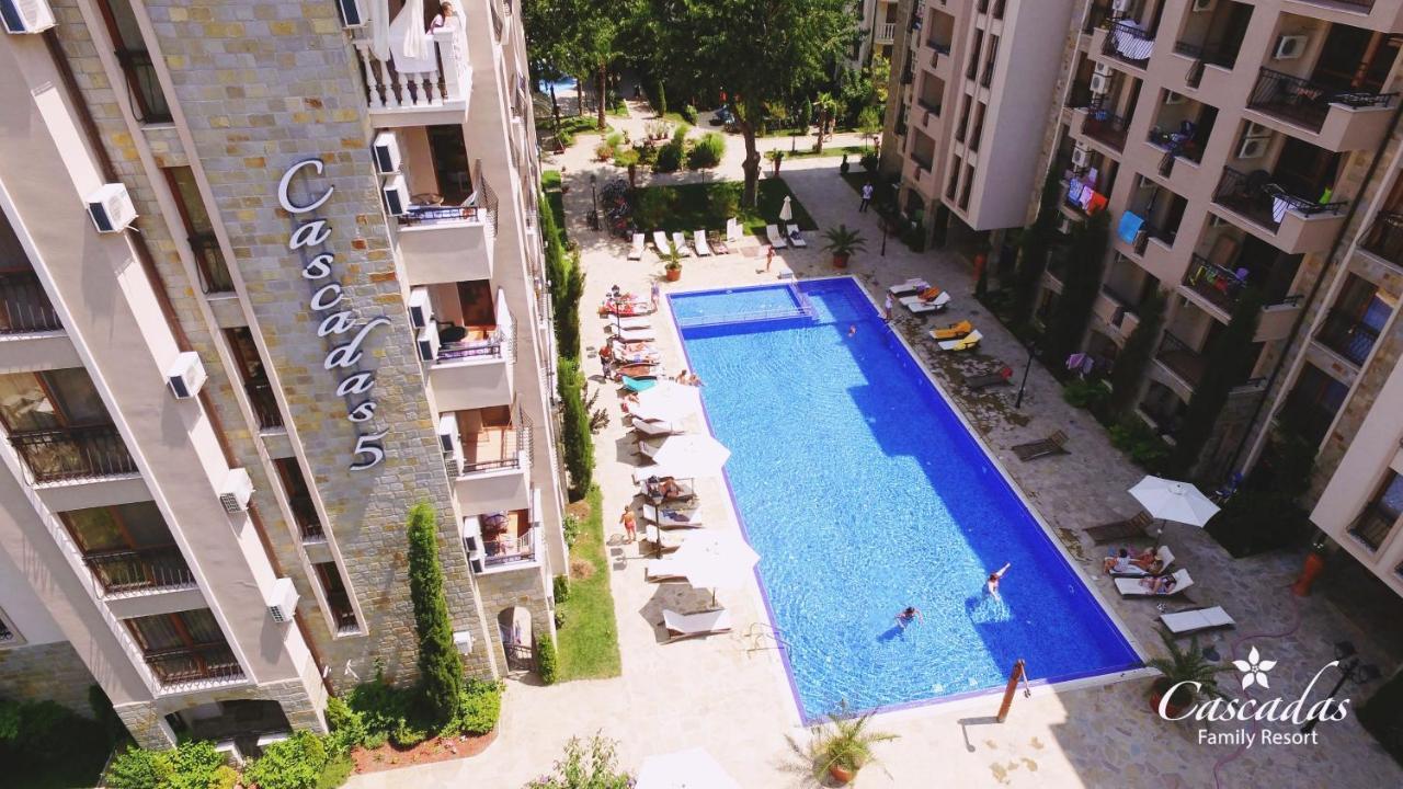 Aparthotel Cascadas Family