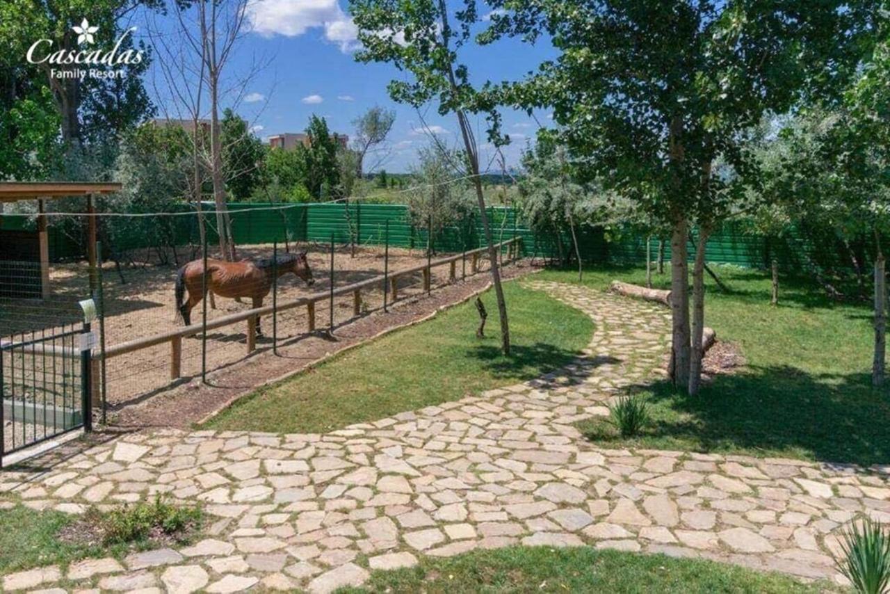 Cascadas Family Aparthotel